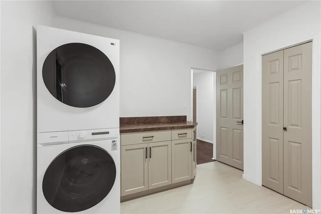 208 Edwards Street Strasbourg SK S0G 4V0