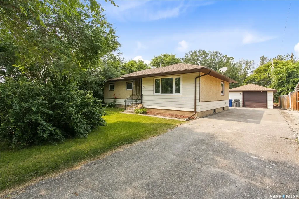 208 Edwards Street Strasbourg SK S0G 4V0