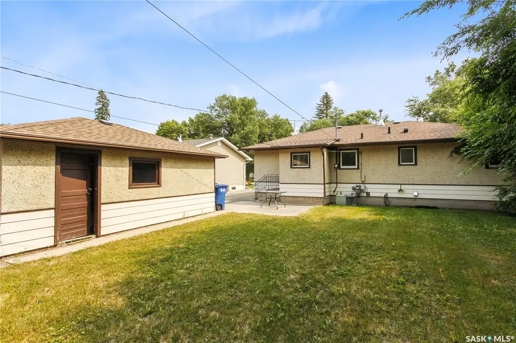208 Edwards Street Strasbourg SK S0G 4V0