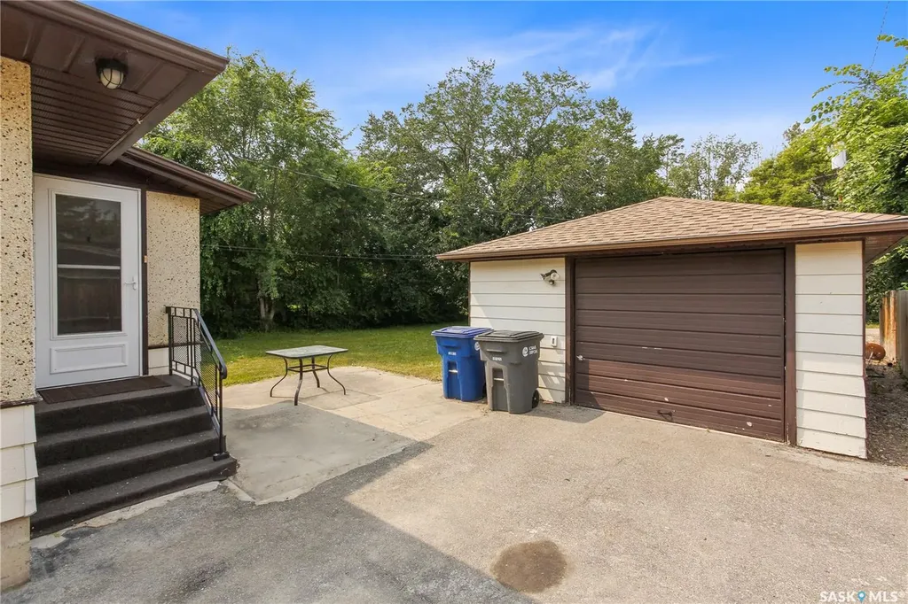 208 Edwards Street Strasbourg SK S0G 4V0