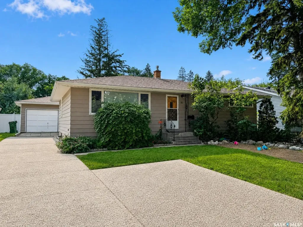 85 Bobolink Bay Regina SK S4S 4K2