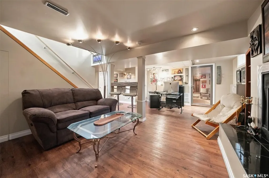1201 Spadina Crescent W Saskatoon SK S7M 1P4