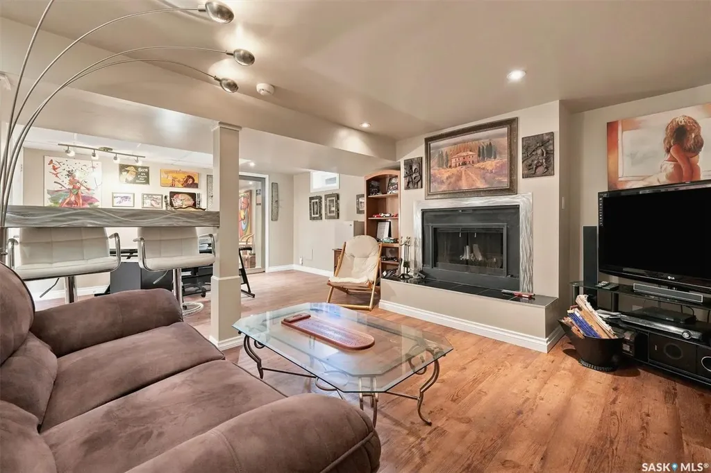 1201 Spadina Crescent W Saskatoon SK S7M 1P4