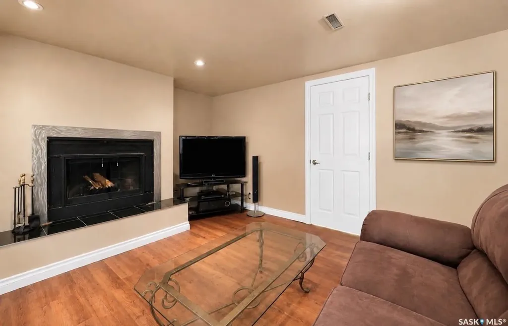 1201 Spadina Crescent W Saskatoon SK S7M 1P4