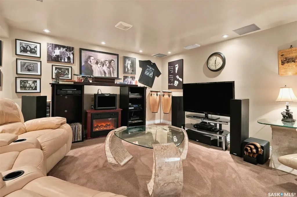 1201 Spadina Crescent W Saskatoon SK S7M 1P4