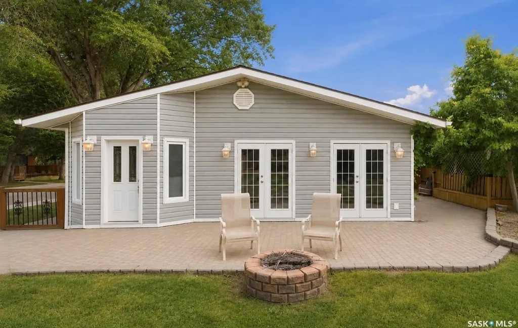 1201 Spadina Crescent W Saskatoon SK S7M 1P4