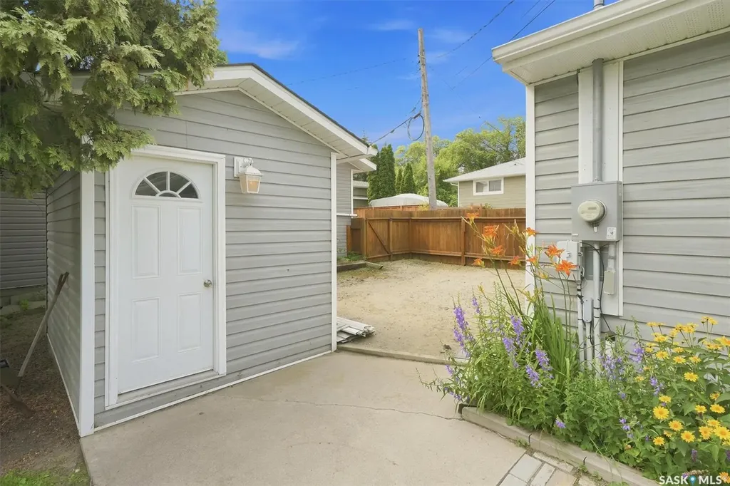 1201 Spadina Crescent W Saskatoon SK S7M 1P4