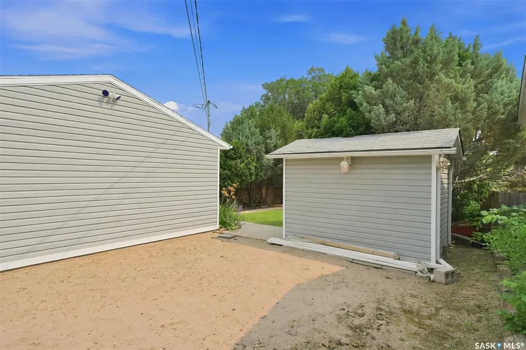 1201 Spadina Crescent W Saskatoon SK S7M 1P4