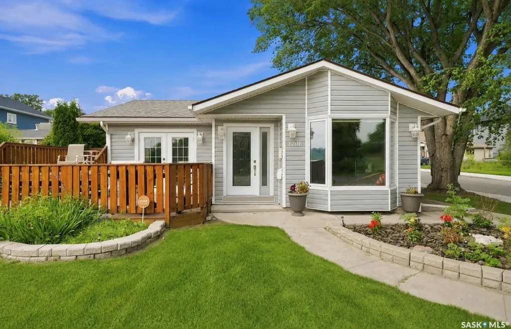 1201 Spadina Crescent W Saskatoon SK S7M 1P4