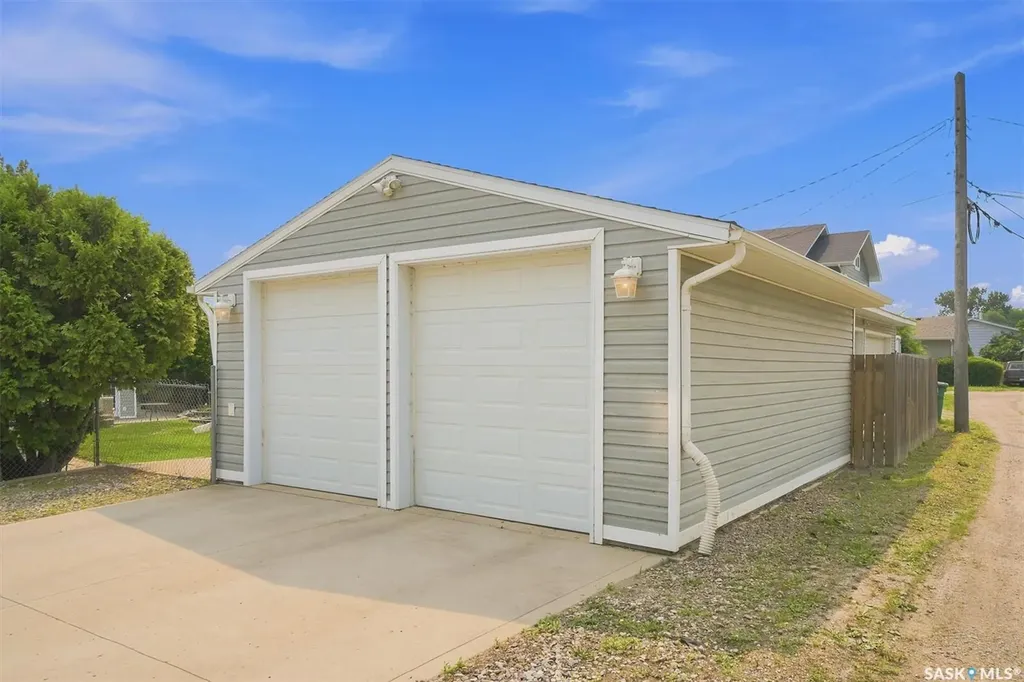 1201 Spadina Crescent W Saskatoon SK S7M 1P4