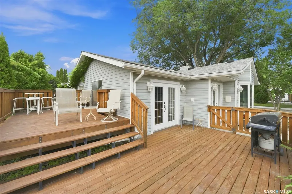 1201 Spadina Crescent W Saskatoon SK S7M 1P4