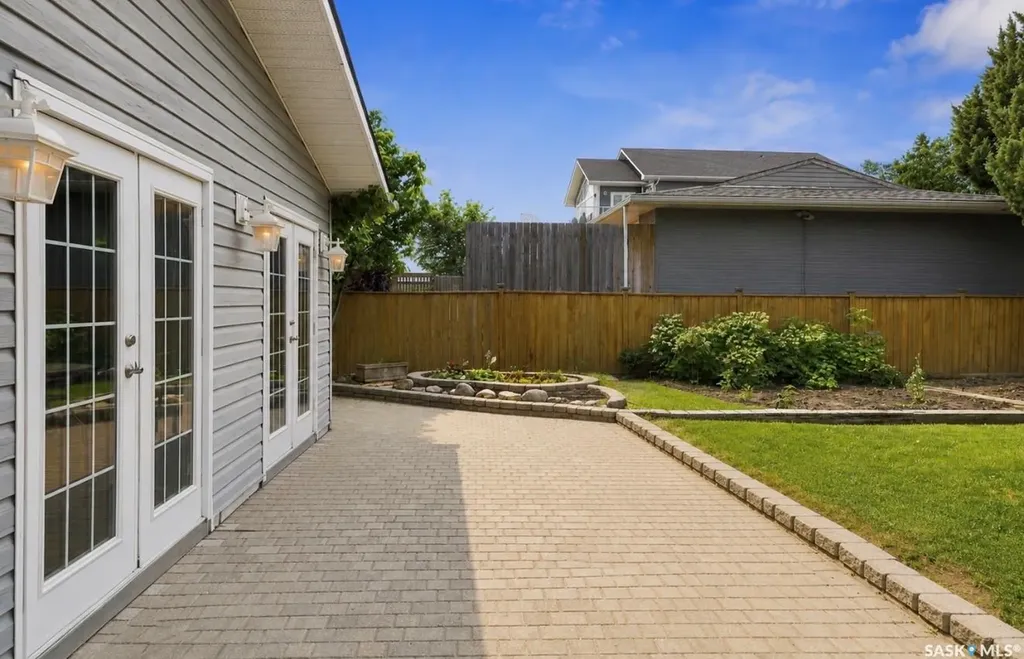 1201 Spadina Crescent W Saskatoon SK S7M 1P4