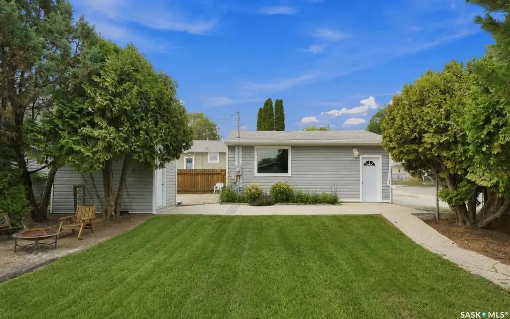 1201 Spadina Crescent W Saskatoon SK S7M 1P4