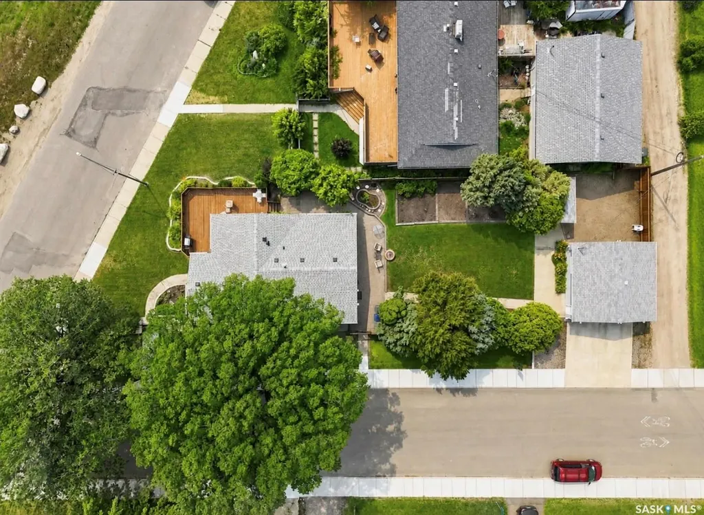 1201 Spadina Crescent W Saskatoon SK S7M 1P4
