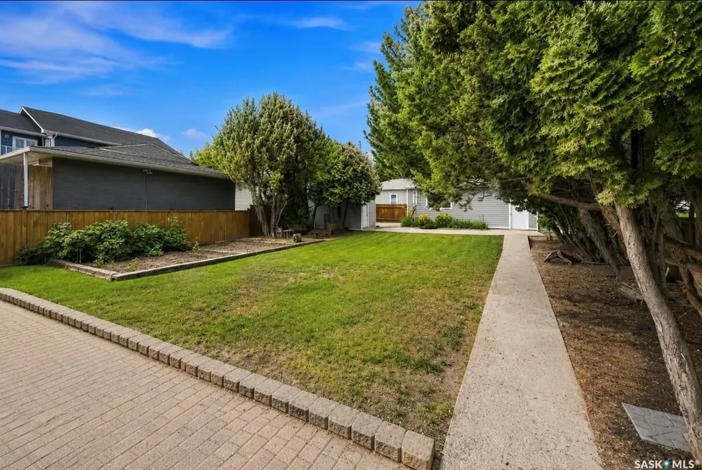 1201 Spadina Crescent W Saskatoon SK S7M 1P4