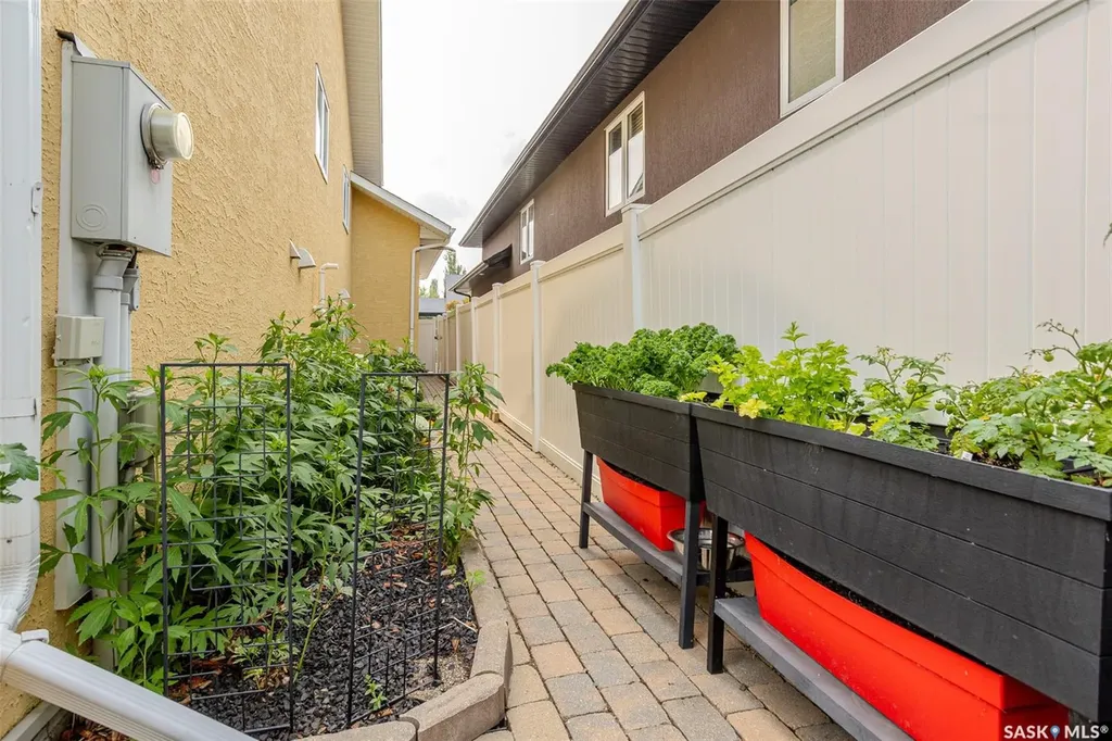 1514 Shepherd Crescent Saskatoon SK S7W 0B8
