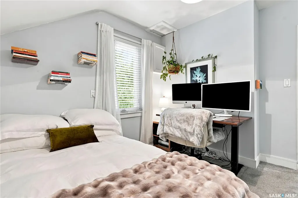 627 12th Street E Saskatoon SK S7N 0H3