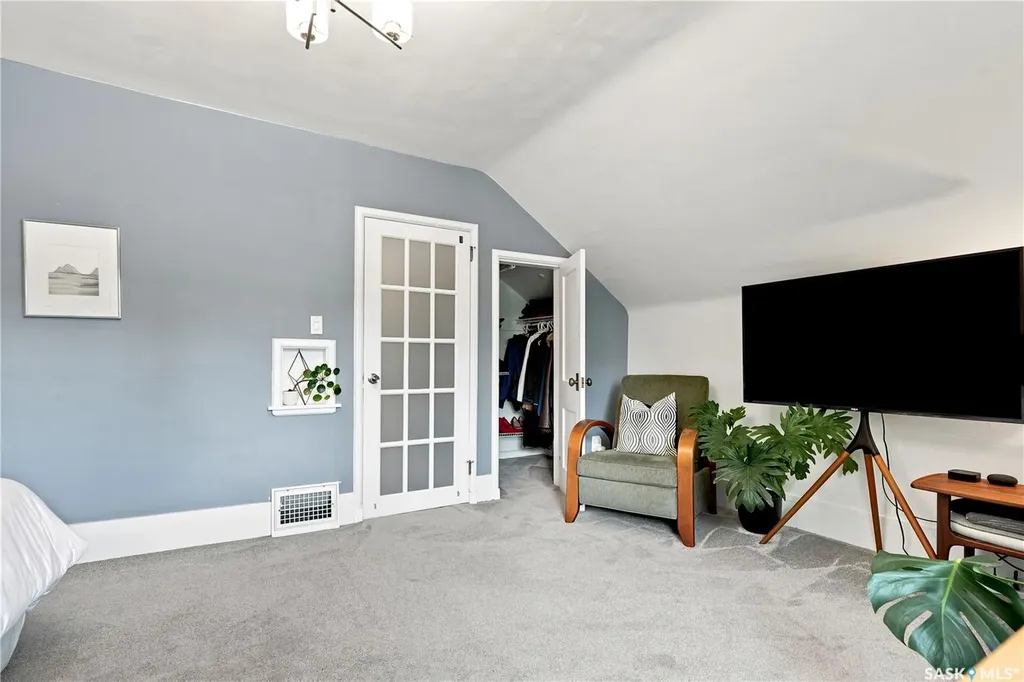 627 12th Street E Saskatoon SK S7N 0H3