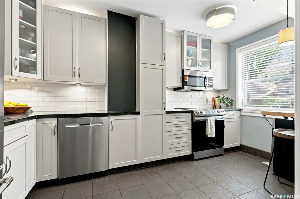 627 12th Street E Saskatoon SK S7N 0H3