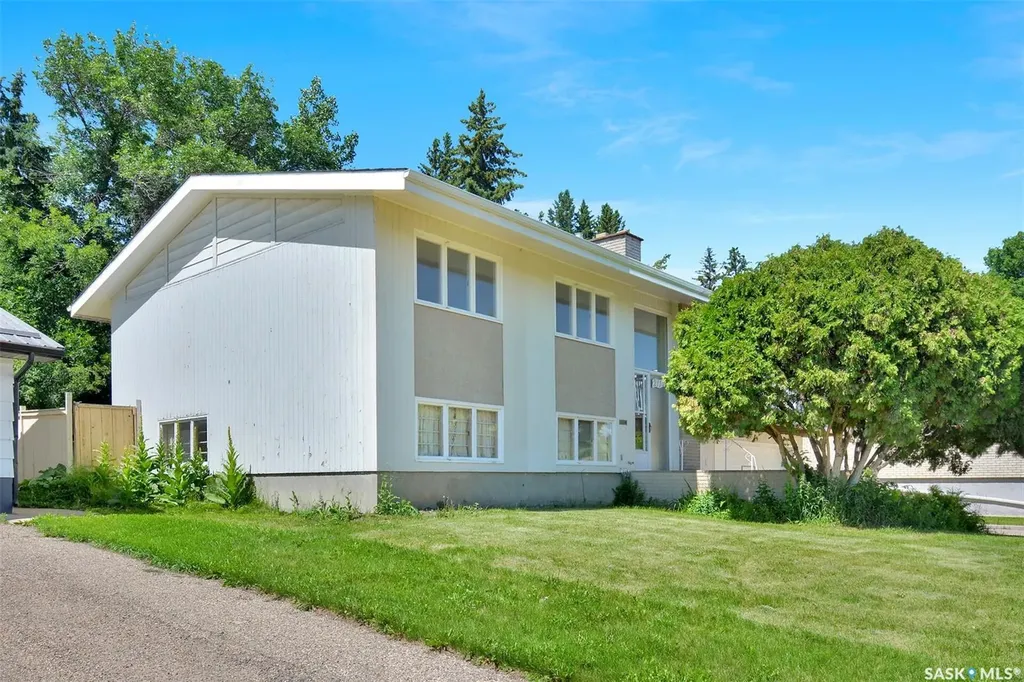 2113 Spadina Crescent E Saskatoon SK S7K 0C9