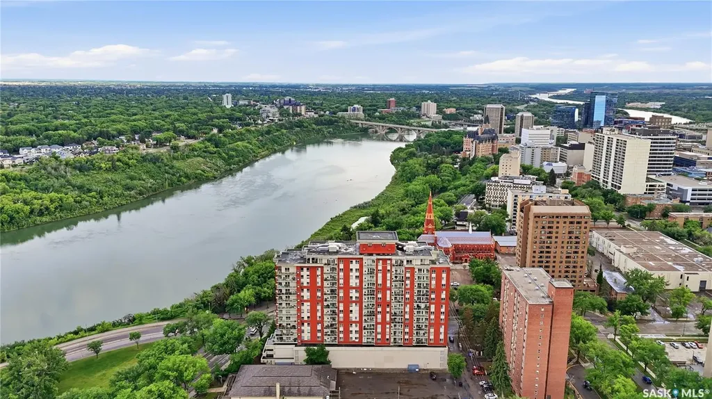 902 Spadina Crescent E Saskatoon SK S7K 0G8