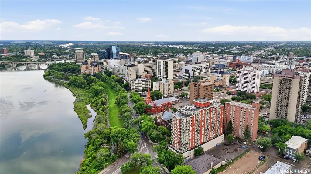 902 Spadina Crescent E Saskatoon SK S7K 0G8