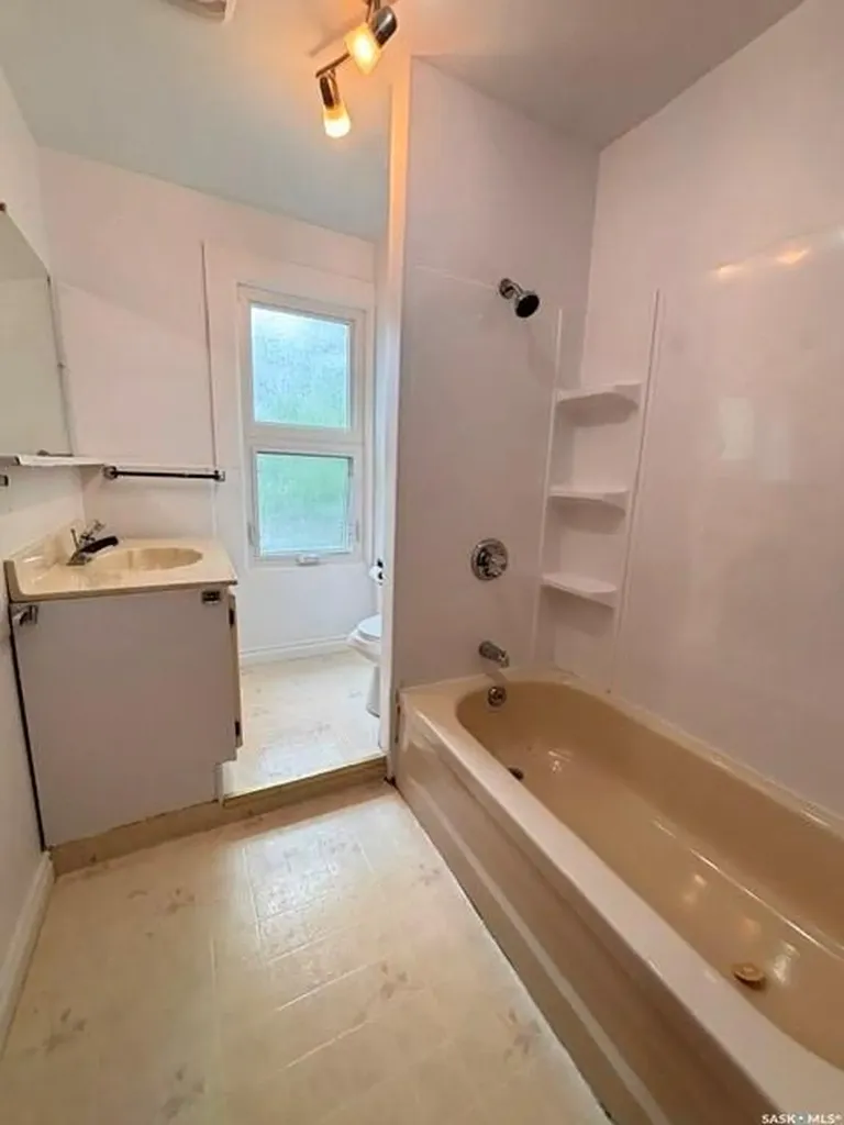 347 Ominica Street W Moose Jaw SK S6H 1X6