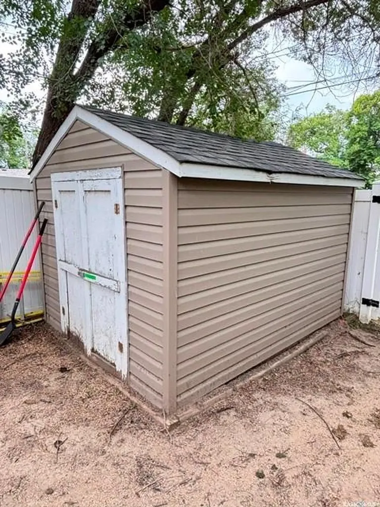 347 Ominica Street W Moose Jaw SK S6H 1X6