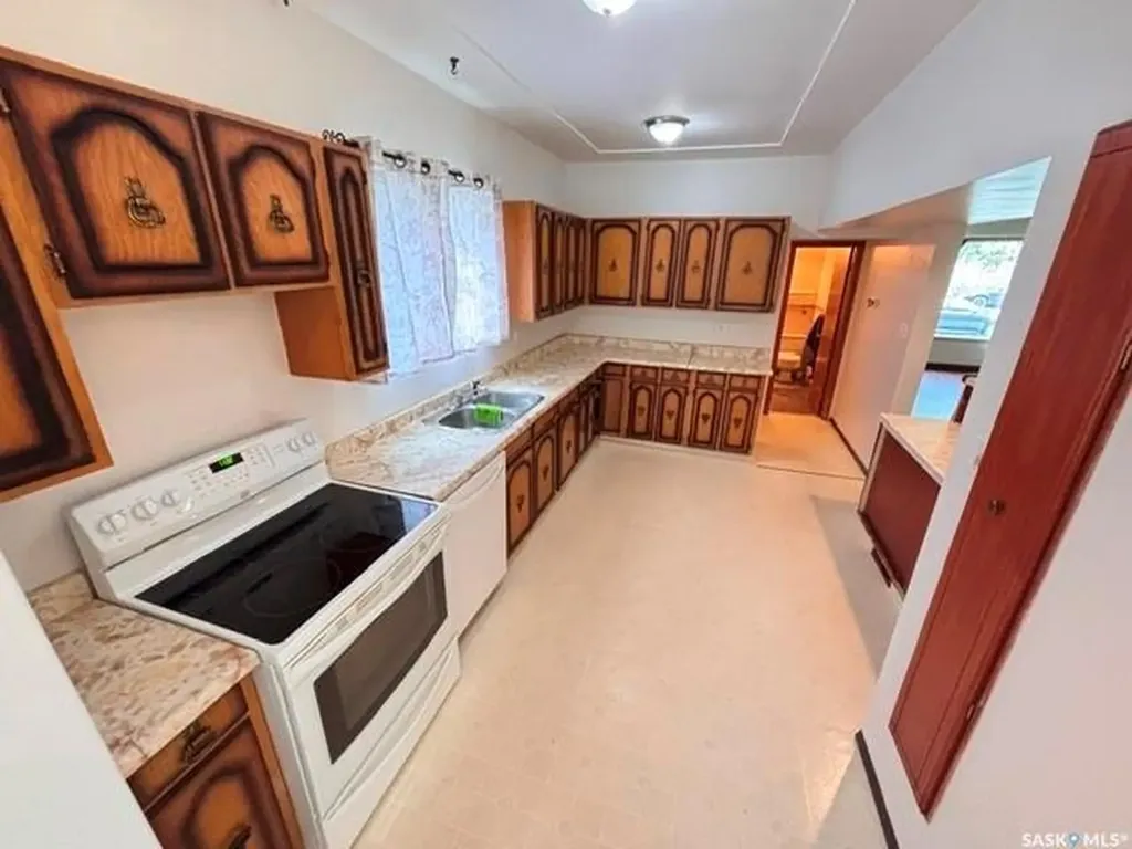 347 Ominica Street W Moose Jaw SK S6H 1X6
