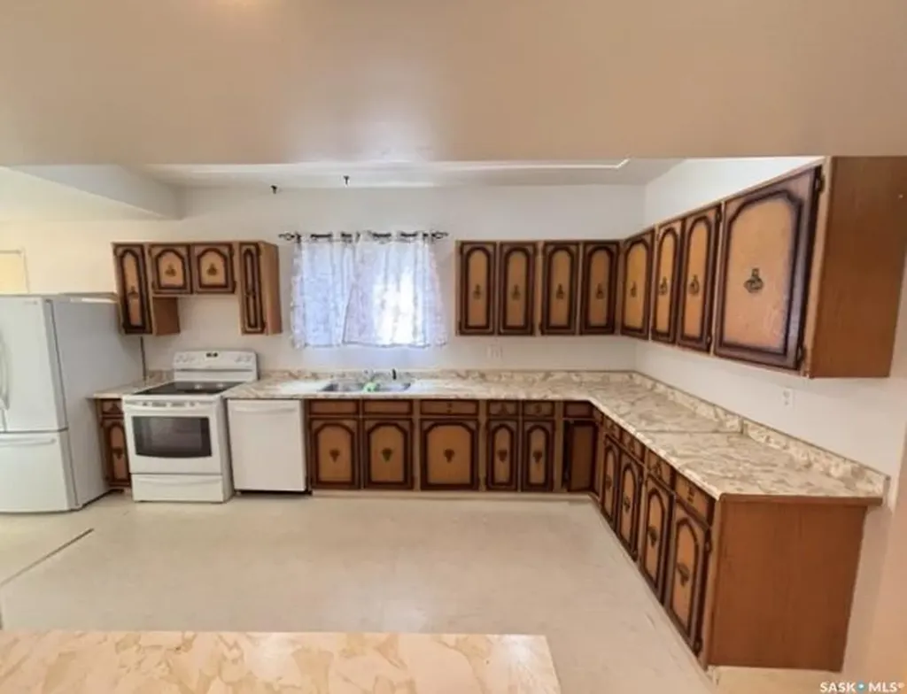 347 Ominica Street W Moose Jaw SK S6H 1X6
