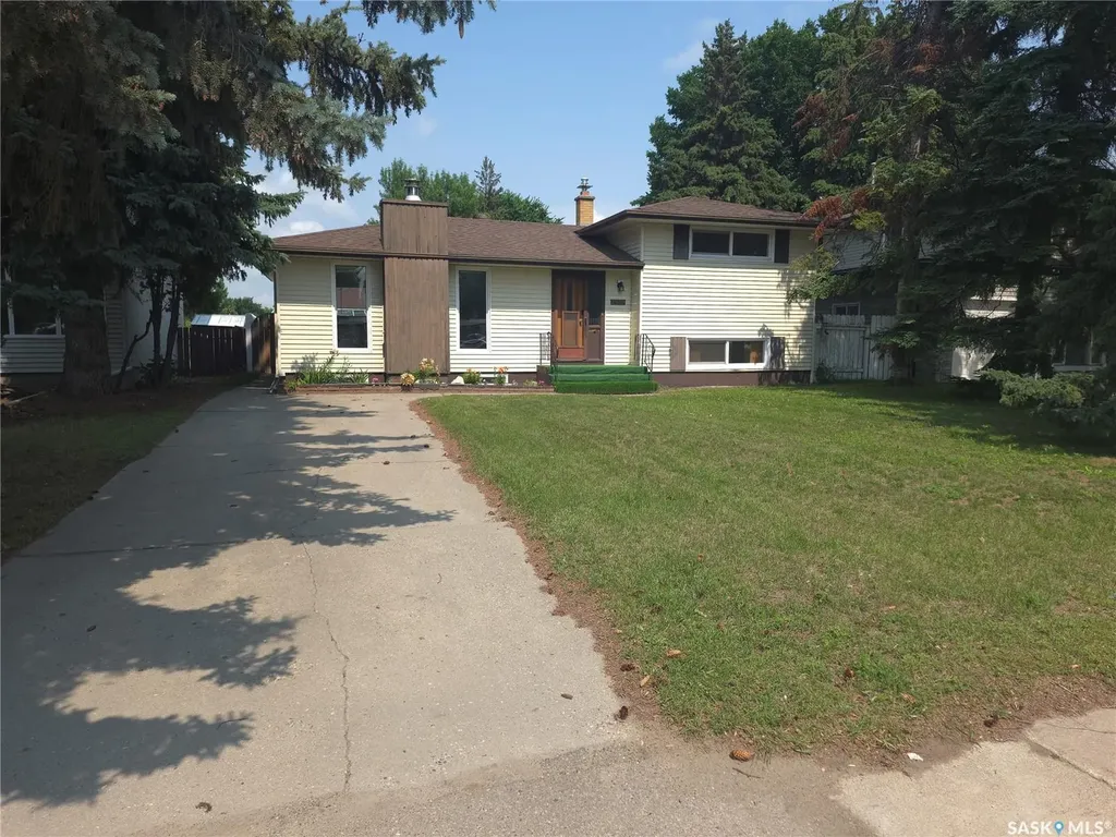 2509 Taylor Street Saskatoon SK S7H 1W9