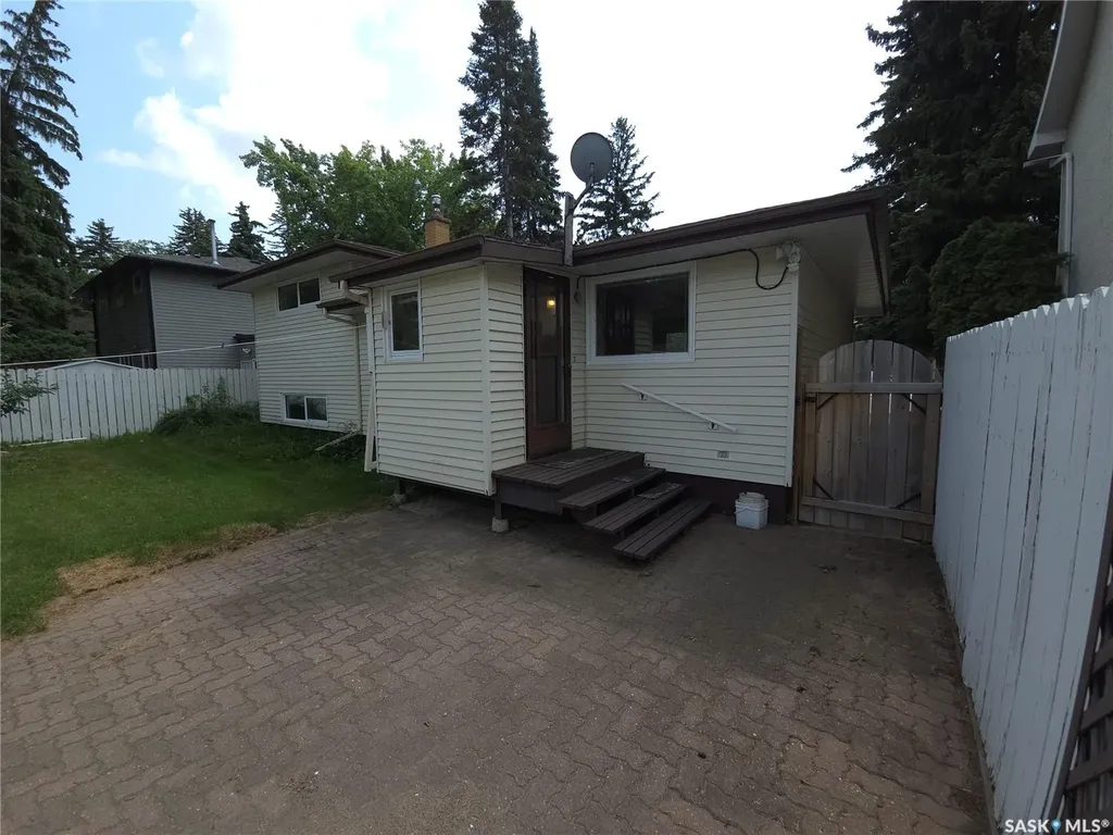 2509 Taylor Street Saskatoon SK S7H 1W9