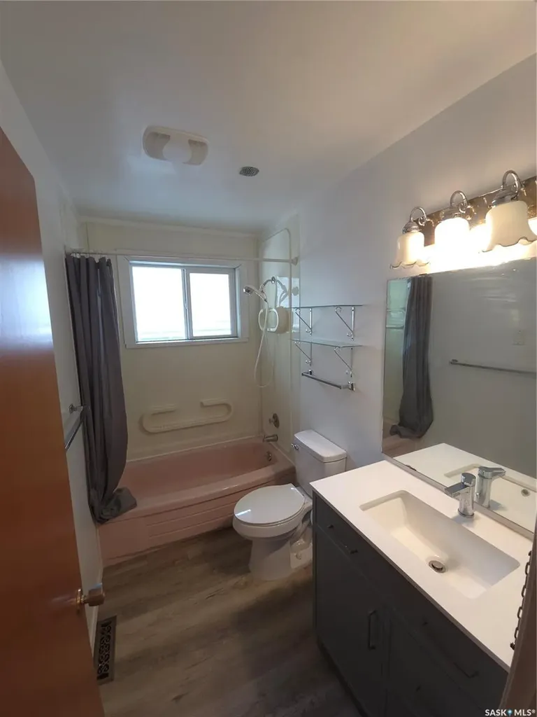 2509 Taylor Street Saskatoon SK S7H 1W9