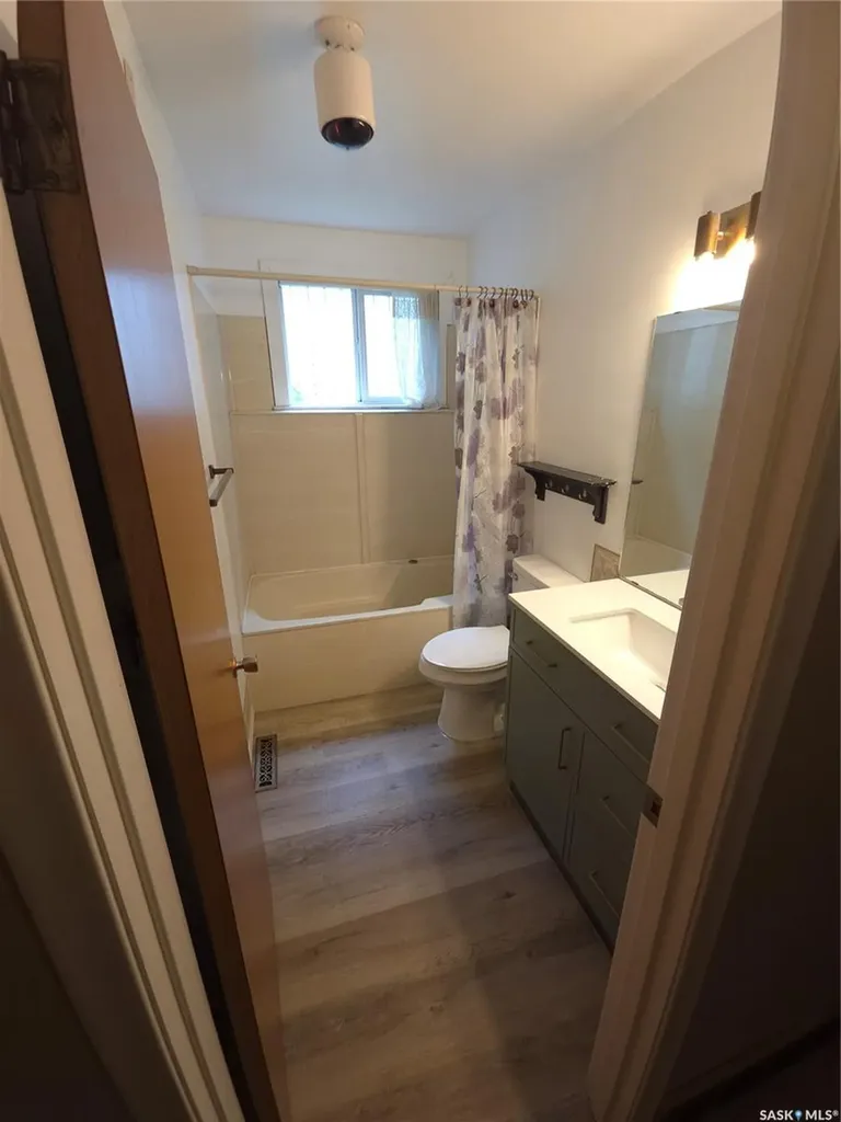 2509 Taylor Street Saskatoon SK S7H 1W9