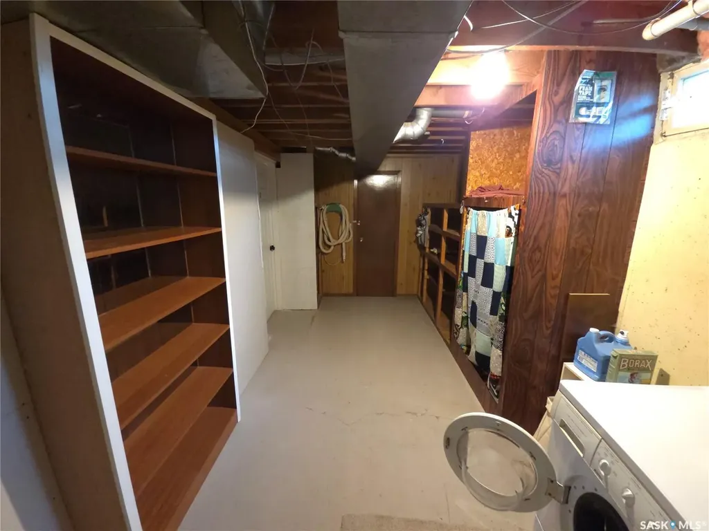 2509 Taylor Street Saskatoon SK S7H 1W9