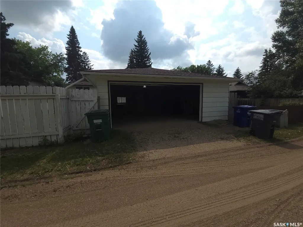 2509 Taylor Street Saskatoon SK S7H 1W9