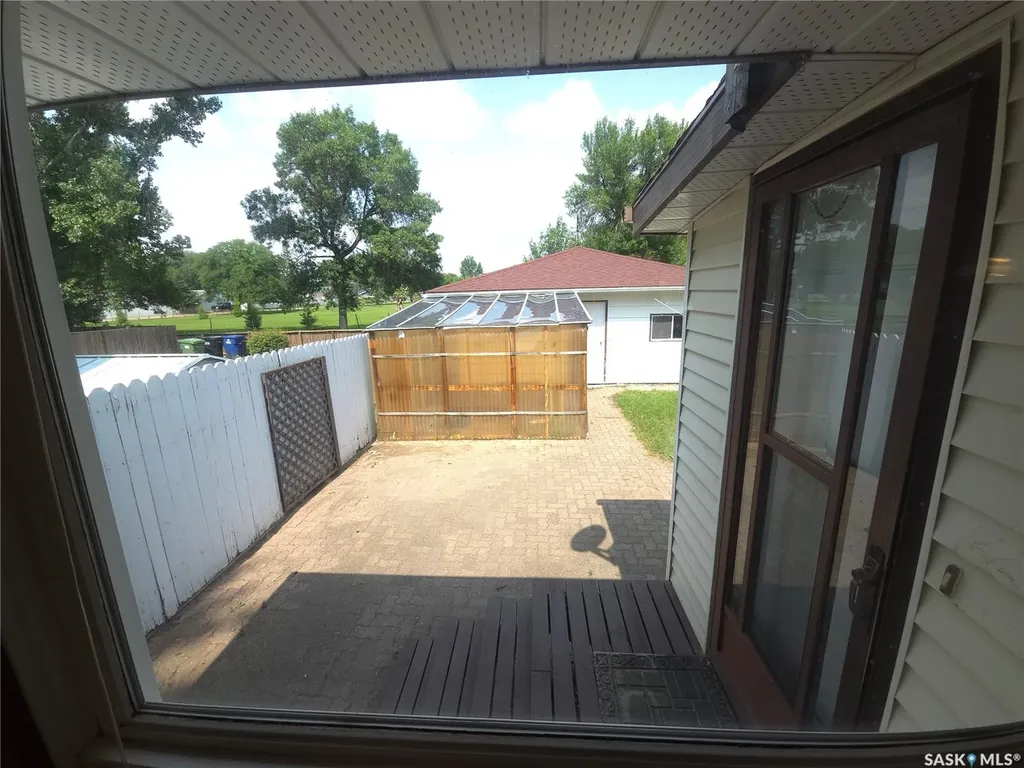 2509 Taylor Street Saskatoon SK S7H 1W9