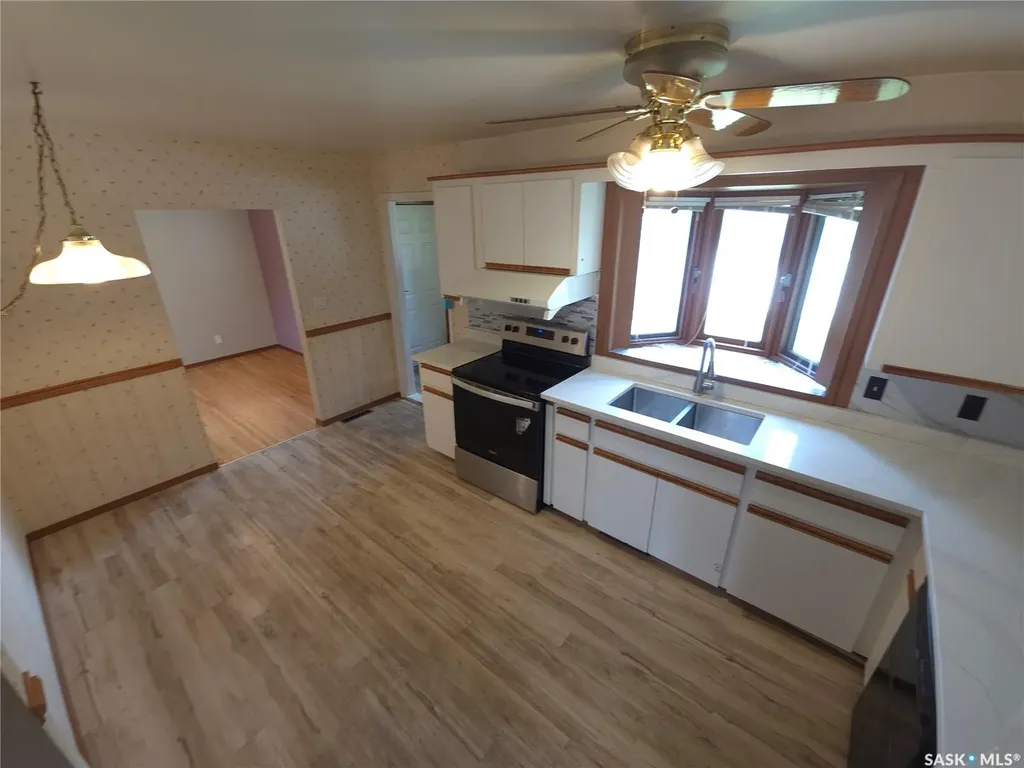 2509 Taylor Street Saskatoon SK S7H 1W9