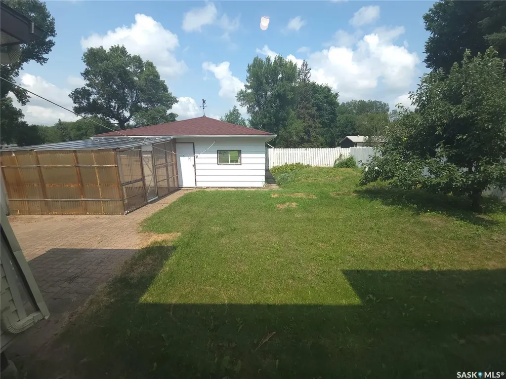 2509 Taylor Street Saskatoon SK S7H 1W9