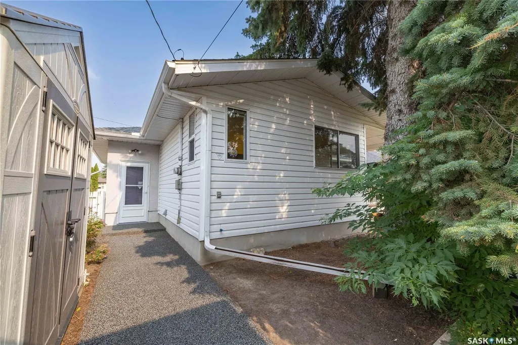 2808 Clarence Avenue S Saskatoon SK S7J 1M8