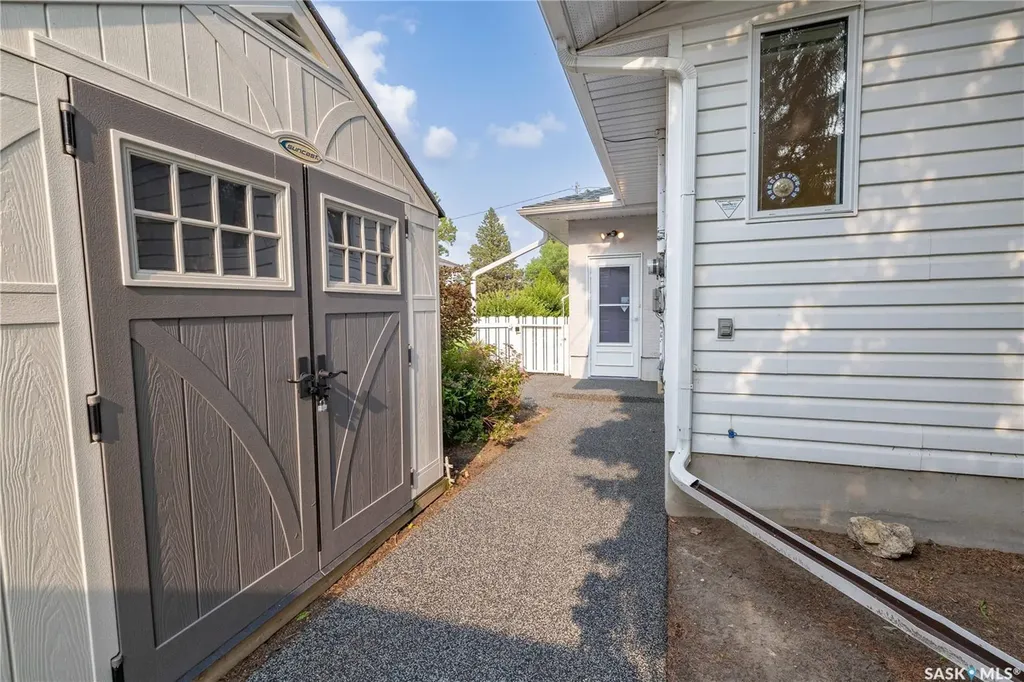 2808 Clarence Avenue S Saskatoon SK S7J 1M8