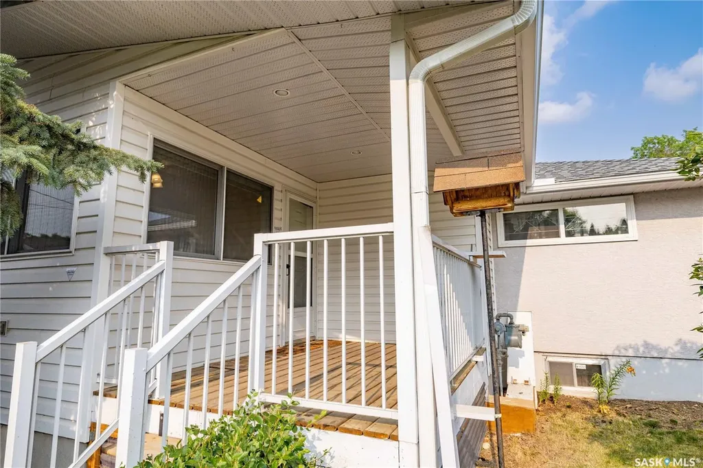 2808 Clarence Avenue S Saskatoon SK S7J 1M8