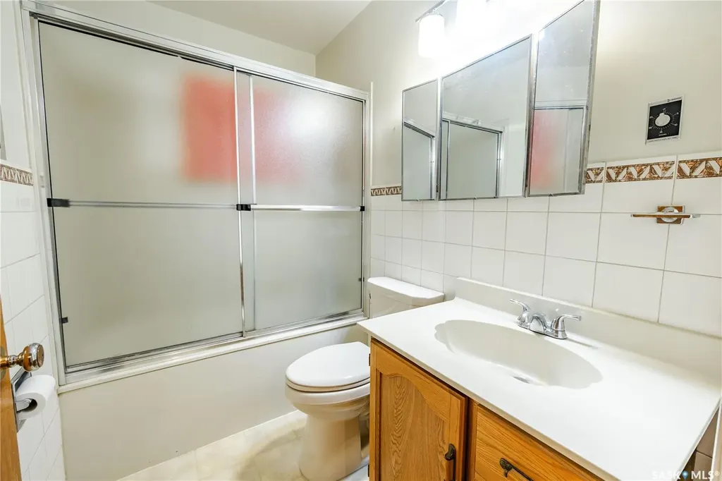 2808 Clarence Avenue S Saskatoon SK S7J 1M8