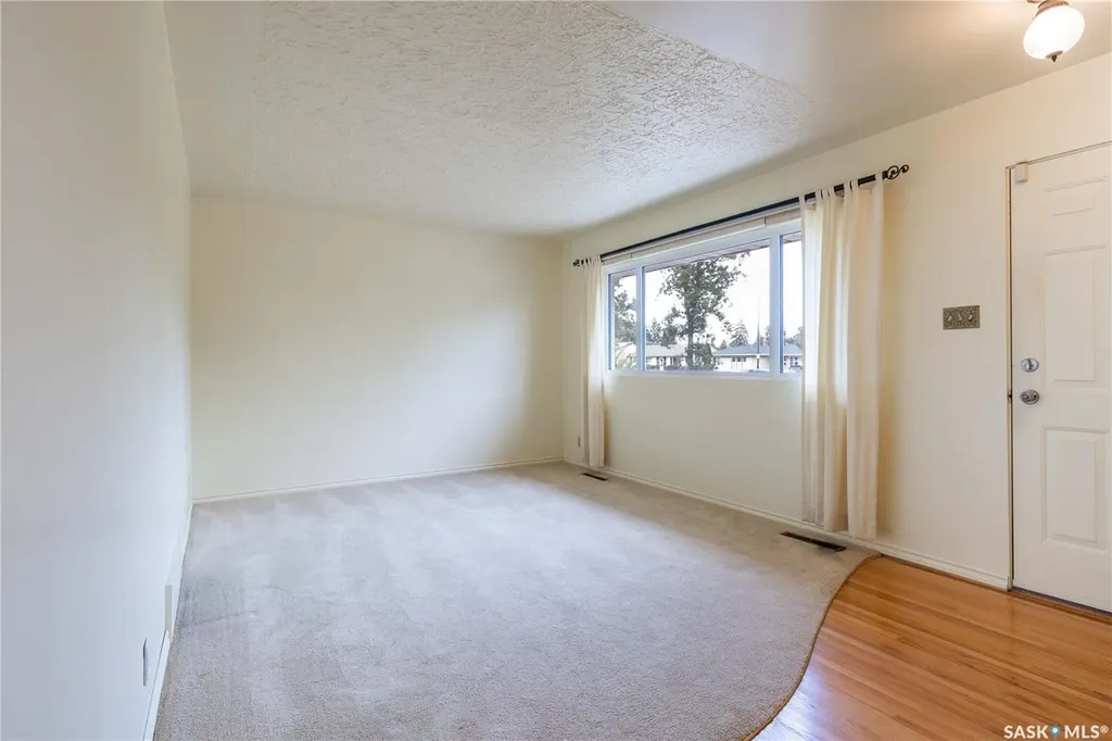 2808 Clarence Avenue S Saskatoon SK S7J 1M8