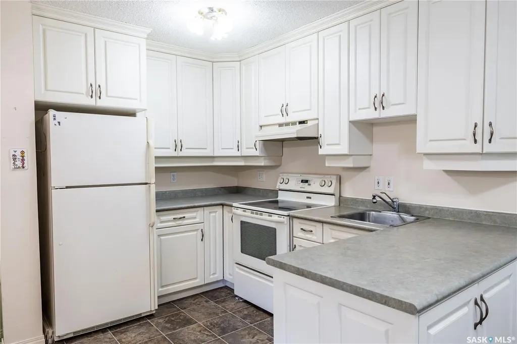 2808 Clarence Avenue S Saskatoon SK S7J 1M8