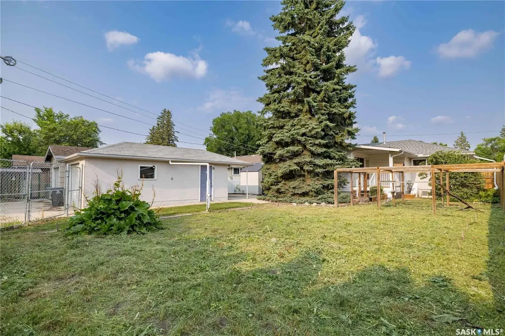 2808 Clarence Avenue S Saskatoon SK S7J 1M8