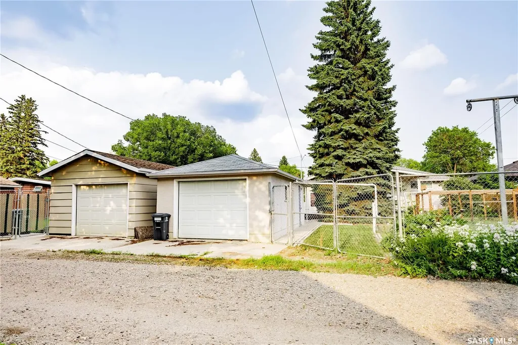 2808 Clarence Avenue S Saskatoon SK S7J 1M8