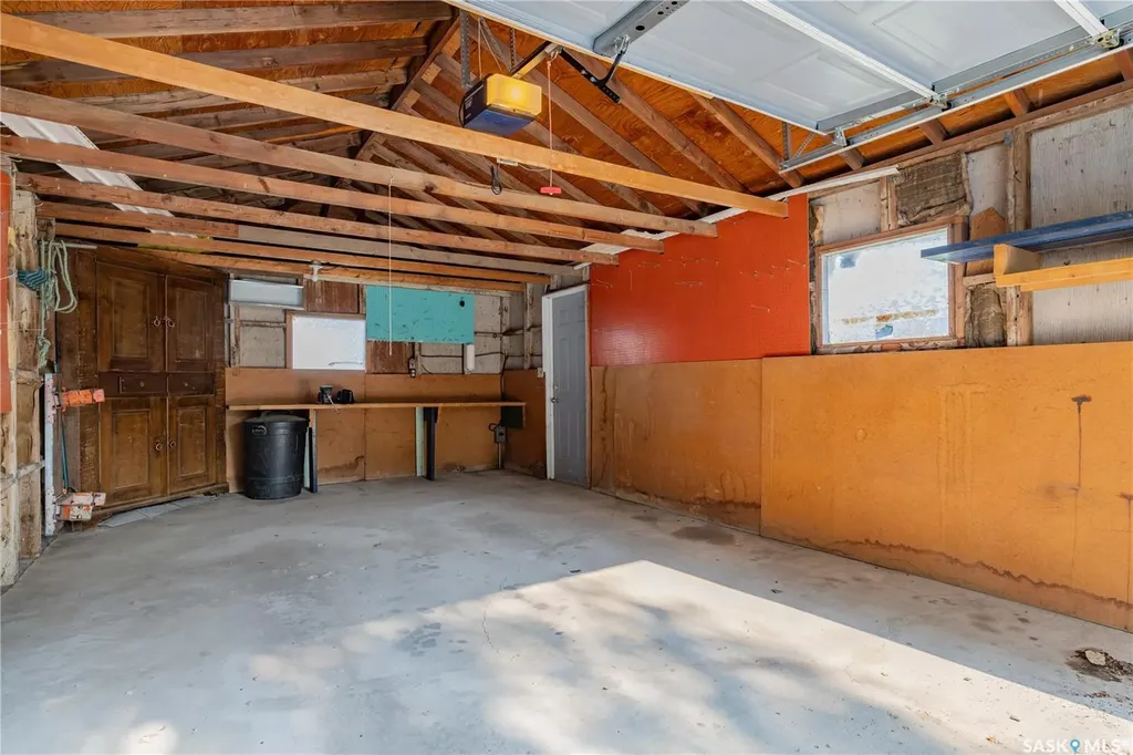 2808 Clarence Avenue S Saskatoon SK S7J 1M8