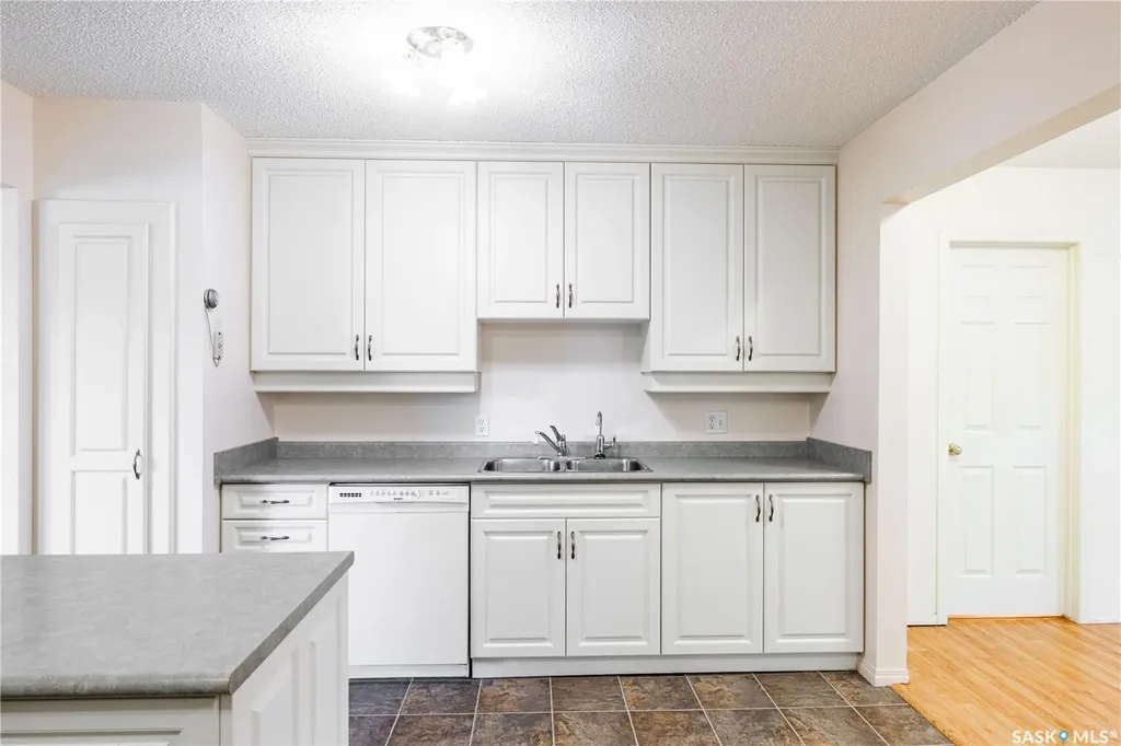 2808 Clarence Avenue S Saskatoon SK S7J 1M8