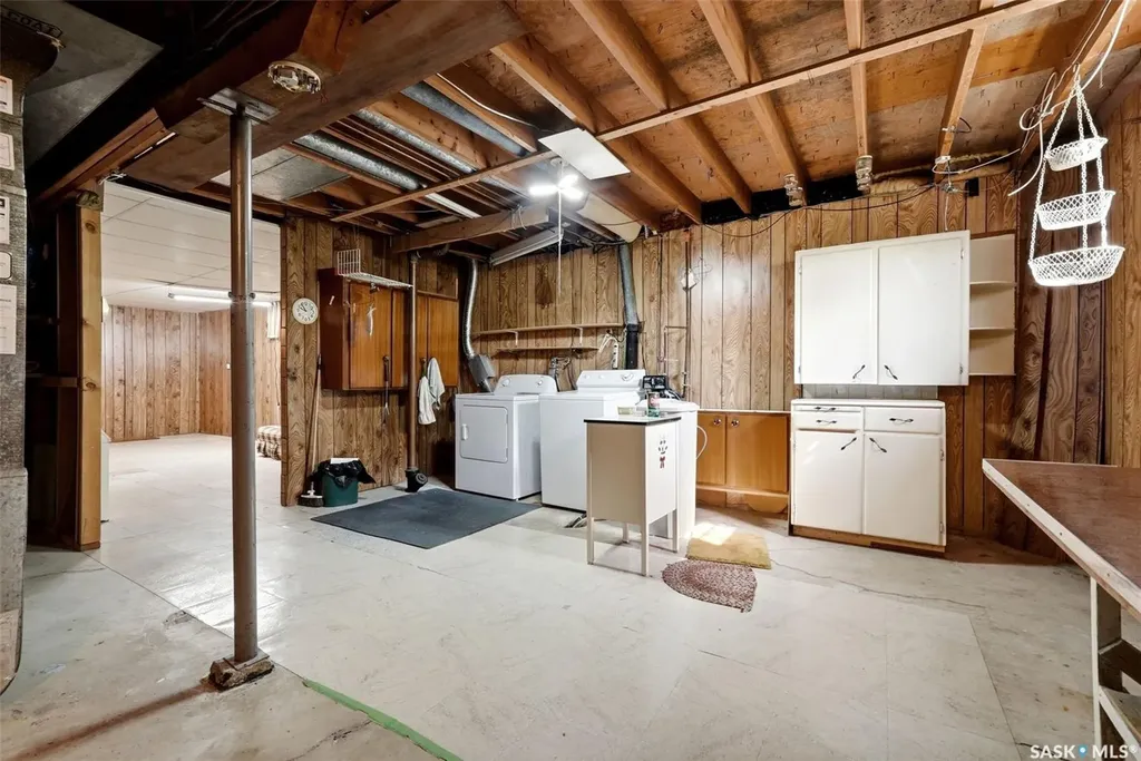 273 Angus Street Regina SK S4R 3K5